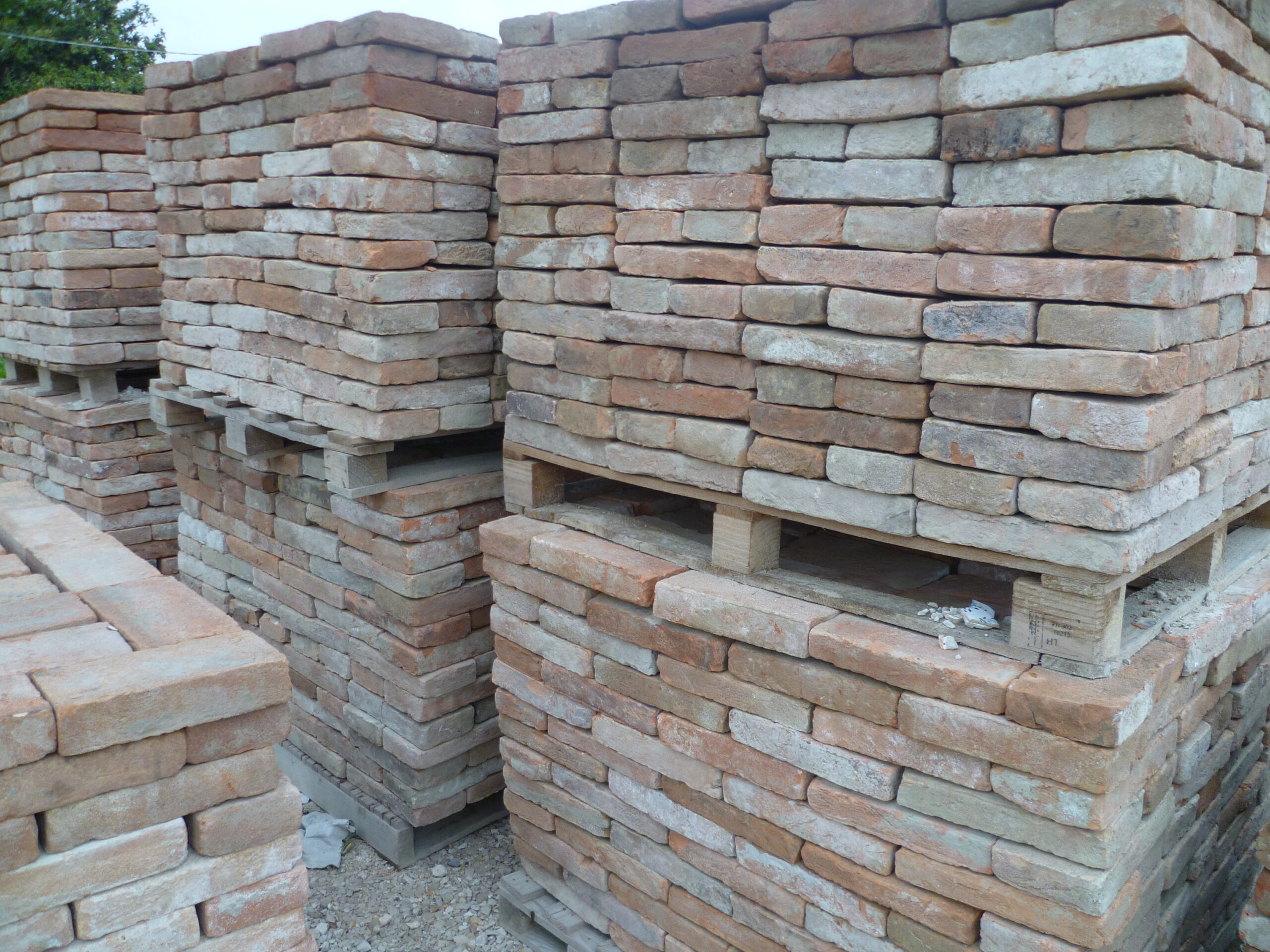 Mattoni antichi di recupero per restauri e rivestimenti